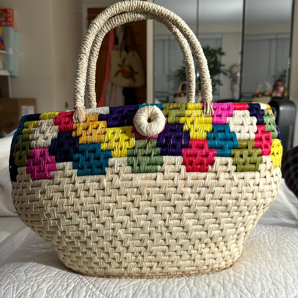 Beautiful tote made of Paja Toquilla 100% straw weaved -made in Ecuador